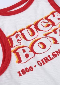 Crop top blanco Fu boys – Estilo vintage de los años 2000 ✨

 ¡Vuelve a los años 2000 con el top corto blanco Fu boys! Esta camiseta sin mangas y ajustada combina la nostalgia con un toque moderno, presenta un cuello redondo clásico y un estampado de letras llamativo que grita elegancia urbana. Perfecto para los días y las noches de verano, este top moderno combina sin esfuerzo la comodidad con un aspecto favorecedor y ajustado que acentúa tus curvas. Fabricado con tela liviana de alta calidad, White Y2k Cropped Top, Retro White Tank Top For Streetwear, White Sleeveless Crop Top For Streetwear, Trendy White Crew Neck Tank Top, White Fitted Tank Top With Text Print, Fitted White Tank Top With Text Print, White Sleeveless Top With Text Print, Trendy Cotton Crop Top For Streetwear, White Cotton Tank Top With Text Print