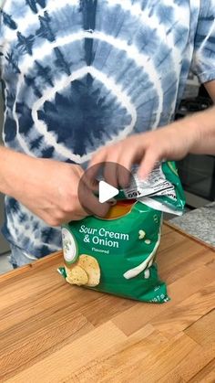 The Gooch on Instagram: "How to keep your potato chips fresher longer" Chip Bag Folding, House Hacks Diy, Food Prep Storage, Snack Hacks, Housekeeping Tips, Organization Skills, Sour Cream And Onion, Everyday Hacks