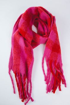 Red Scarf, Red Scarves, Fall Style, Knit Scarf, Clothing Company, Pink Red, Knitted Fabric, Must Haves, Autumn Fashion