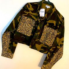 New With Tag Trendy Long Sleeve Utility Jacket, Trendy Camouflage Outerwear For Streetwear, Trendy Camouflage Outerwear For Fall, Trendy Camouflage Outerwear With Pockets, Casual Leopard Print Outerwear With Pockets, Fitted Cotton Outerwear From Forever 21, Fitted Cotton Outerwear By Forever 21, Trendy Leopard Print Outerwear With Pockets, Trendy Leopard Print Long Sleeve Outerwear