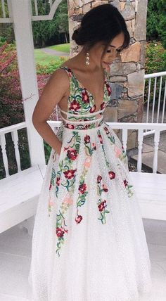 White Prom Dress Long, Diy Prom, White Prom, Prom Dresses Long Lace, Boda Mexicana, Prom Dresses With Pockets, Prom Dresses Two Piece, White Prom Dress, Lace Prom Dress