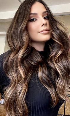 Hair Color Trends For Brunettes, Dark Hair Color, Hair Color Brown Chestnut, Spring Hair Color Trends, Long Hair Trends, Brunette Hair With Highlights, Spring Hair Color, Brunette Balayage Hair, Long Hair Color