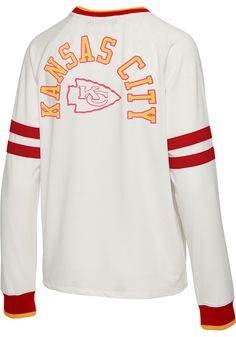 Collegiate Long Sleeve Top With Ribbed Cuffs, White Tops With Striped Hem For Fall, Sporty White Tops With Striped Cuffs, White Long Sleeve Top With Striped Hem, White Striped Cuffs Top For Fall, White Tops With Striped Cuffs For Fall, White Long Sleeve Top With Contrast Stripes, White Long Sleeve Tops With Contrast Stripes, Chiefs Outfit Woman