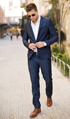 Nice suit, but would need a tie Navy Blue Tuxedos, Stil Masculin, Costume Bleu, Blue Tuxedos, Hello Fashion, Mens Fashion Smart