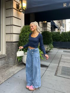 Why we love them: the cutest fit EVER front pockets mid-waisted the most flattering denim adjustable ankle ties fit perfectly in the waist + billowy through the leg they will uplevel every single outfit you’ll wear these jeans with everything Sizing: X-Small: 00-2 // 24 Small: 2-4 // 25-26 Medium: 6-8 // 27-28 Large: 10-12 // 29-30 runs true to size, Haidyn wears a size 27 and is wearing a Medium. High Hip Outfits, Cool Date Night Outfits, Outfits In Boston, Study Abroad Wardrobe, Work Appropriate Athleisure, Style Inspo Mid Size, Denim On Denim Aesthetic, August Fashion 2024, Mother Denim Outfit