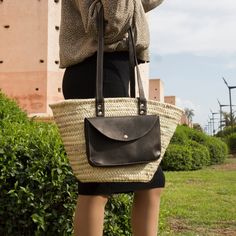 Seeking a straw bag with leather straps that is extremely attractive and made from palm leaves? Obtain an authentic, classy, hand-woven basket made of palm fronds in Marrakesh that combines history and modernity, has a big capacity, and looks lovely. It's a basket tote with a rather rustic feel and a market vibe, ideal for strolling around in style from the beach to the city, perfect for all of your outings. Quality: Quality is our primary concern in all areas, from the items we offer and the pa Palm Leaf Basket, Handmade Travel Bag, Leaf Basket, Palm Leaf Baskets, Basket Bags, French Baskets, Leather Fringe Bag, Basket Tote, Straw Basket