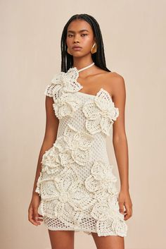 A hand-crocheted, mini-dress with large, three-dimensional knit floral motifs.- Ties behind the neck- Lined- Open knit- One shoulder Halter Dresses, Dirndl Outfit, Double Layer Dress, Barbie Mode, Bandeau Tops, Sleeveless Outfit, Mini Robes, Knitted Flowers, Fitted Mini Dress