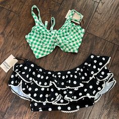 2 Swimwear Womens Medium Tops Green Black White Polka Dots Beach Pool Retro Nwt Unique Vintage Condition: New With Tags. Please See All Photos. Ships From Smoke-Free Home. I Try To Take The Best-Detailed Pictures Possible. Please Don't Hesitate To Ask Questions. Item Color May Vary From Different Screens, Lighting, Or Resolution. Thanks For Checking Out My Closet! Bundle For Combined Shipping. Z25 Casual Polka Dot Swimwear For Summer, Casual Polka Dot Swimwear For Spring, Spring Polka Dot Swimwear, Vintage Swim, Black Pins, Black High Waist, Detailed Pictures, Beach Pool, Black Bow