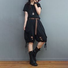 Grunge Summer Pants With Pockets, Summer Grunge Pants With Pockets, Trendy Black Knee-length Shorts, Baggy Knee-length Summer Pants, Edgy Summer Bottoms With Pockets, Grunge Bottoms With Pockets For Summer, Summer Grunge Bottoms With Pockets, Baggy Grunge Bottoms For Summer, Punk Style Wide Leg Summer Pants