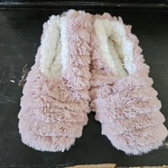 Women's Faux Fur Ribbed Slippers Socks Booties Grips Cozy Pull On Pink S/M New!! Without Tags The Size Is Not Listed, But It Looks To Fit A Small/Medium Foot, Probably About A Size 7. **See Photos For Condition. Sold As Is. Comes From A Smoke-Free Home.** Soft Comfortable Winter Slippers, Super Soft Comfortable Winter Slippers, Comfortable Super Soft Winter Slippers, Super Soft Slippers For Winter Loungewear, Super Soft Winter Slippers For Loungewear, Fluffy Slippers For Winter Loungewear, Soft Cozy Slippers, Soft Cozy Comfortable Slippers, Cozy Comfortable Slippers