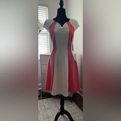 Brand New With Tags ~ Never Worn White Patchwork Dress For Work, Casual Fitted Color Block Dresses, White Patchwork Shift Dress, White Shift Dress With Patchwork, White Fitted Midi Dress With Patchwork, Fitted Color Block Work Dresses, Red Fitted Color Block Dress, Fitted Color Block Red Dress, Fitted Red Color Block Dress