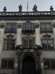 Dark Academy, Building Aesthetic, Aesthetic Photos, Favorite Season, Beautiful Buildings, Architecture Building, Dark Academia, Beautiful Things, Beautiful Places