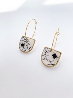 Black and white flower printed earrings in a brass frame on a brass hoop Flower Polymer Clay Earrings, Printed Earrings, Jewelry Polymer Clay, White Gold Hoops, Brass Hoops, Ceramics Pottery Art, Ceramics Pottery, Custom Earrings, Brass Frame