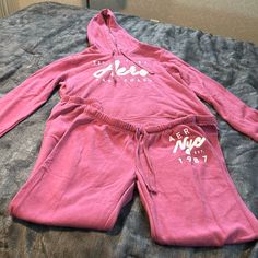 Women’s Brand New Aero Sweatshirt And Jogger Set. The Hooded Sweatshirt Is A Xl And The Pants Are A L. Pretty Pink Mauve Color. Sporty Cotton Tops For Weekend Wear, Aeropostale Set, Joggers Set, Baddie Fits, Pink Mauve, Mauve Color, Jogger Set, Baddie Outfits Casual, Outfits Casual