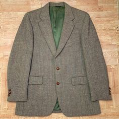 Vtg Harris Tweed Blazer 40 Narragansett Newport Handwoven Scottish Wool Jacket ***Some Small Flaws. See Pictures.*** Classic Tweed Suits With Pockets, Vintage Wool Tweed Jacket With Herringbone Pattern, Vintage Herringbone Tweed Jacket, Vintage Wool Tweed Jacket With Button Closure, Vintage Tweed Blazer With Welt Pockets, Vintage Tweed Jacket With Notch Lapel And Button Closure, Vintage Tweed Sport Coat With Pockets, Tailored Retro Tweed Jacket With Welt Pockets, Vintage Single-breasted Tweed Outerwear