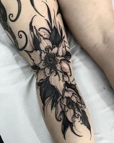 Tattoo Eyebrows, Muster Tattoos, Inspiration Tattoos, Leg Tattoos Women, Gothic Tattoo, Tattoo Women, Knee Tattoo, Tattoo Life