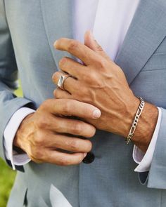 Modern yet classic, the Hudson Signet Ring in Oxidized Sterling Silver is a natural fit for those looking for a subtle everyday piece. Featuring a traditional landscape seal, this polished-yet-durable ring can be worn alone or stacked—your call.