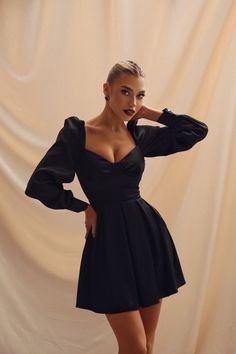 Fabric structure: 97% polyester, 3% elastane Model height: 170-174 cm Product length: 82 cm Product size: XS Sleeve length: 67 cm Black Dress With Corset, Black Pleated Skirt Outfit, Outfit Graduacion, Satin Black Dress, Casual Oufits, Pleated Skirt Outfit, Dress With Corset, Cute Short Dresses, Classy Prom Dresses