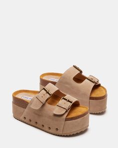 Platform Berkinstocks Outfit, Women’s Sandals, Womens Spring Fashion 2024, Platform Sandals Outfit, Summer Platform Sandals, Steve Madden Platform Sandals, Platform Slide Sandals, Shoes For Summer, Sandals Outfit