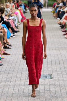 Adam Lippes Spring 2023 Ready-to-Wear Fashion Show Collection: See the complete Adam Lippes Spring 2023 Ready-to-Wear collection. Vinter Mode Outfits, Autumn Fashion Work, Indie Chic, Spring 2023 Ready To Wear, 2023 Ready To Wear Collection, Adam Lippes, 2023 Ready To Wear, Crochet Dress Pattern, Spring 2023