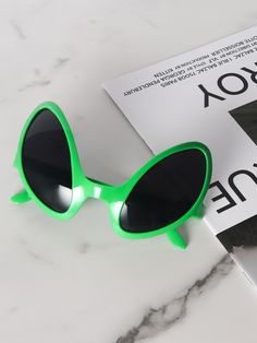 Casual Collar  PC  Decorations Embellished   Women Accessories Alien Cat, Style Vert, Festival Mode, Green Glasses, Beach Birthday Party, Women Glasses, Party Sunglasses, Green Sunglasses, Beach Birthday