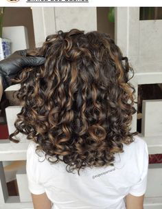 Curly Hair Color Ideas, Curly Hair Color, Curly Color, Natural Curly Hair Cuts, Colored Curly Hair, Beautiful Curly Hair