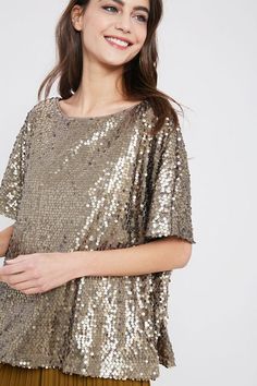 Gorgeous, timeless piece perfect for day or night, dressed up or down. Sequins are NOT just for Christmas, think teamed with distressed denim or leather look for a stylish effortless look you'll love! Available in stunning BRONZE, BLUSH and BLACK. Sequin, boxier style, looser fit, short sleeves and round neck. 100% POLYESTER BRONZE - PRE-ORDER - SHIPS 10/19