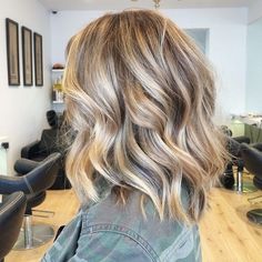 Blonde Hairstyles With Dark Lowlights Bob Panjang, Soft Hair Color, Kadeřnické Trendy, Fesyen Rambut, Short Hair Balayage, Long Bob Hairstyles, Brown Blonde Hair, Hair Color Balayage, Long Bob