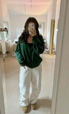 Cool Urban Outfits, Baggy But Cute Outfits, Back To School Outfits Women, Sweatpants Outfit For School Fall, Baggy Clothes Outfit Sweatpants, Outfit Ideas Urban Outfitters, Back To School Pants, Baggy Clothes Outfit Ideas, Urban Outfitters Fits