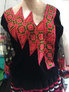 Hmong top pre owned. But modern design, Hand cross stitch embroidery on spandex fabric ,  Size M , fix weight 92- 120 pounds  No holes but there is a small stains I showed on photo  Overall Good condition  Length full top 56 cm /22  inches Chest  width 49cm /19 inches Sleeves length 37 cm /14.5  inches  Weight 500 gr/ 17.6 oz/ 1.1 inches If any questions please contact to me  Thanks much for watching we ship it from Vietnam,sometime delayed due to some reason , I'll notify it . please  waiting for and be patient . Many thanks for your understanding . I'll refund if buyers don't receive item later than shipping time 2 weeks  >>#Ship by agent's usps 10-14 days to USA  >>#Ship by agent's Royal Mail 10-18 days to uk, 2-3 weeks to European , 3-4 weeks to non European  >># Ship by agent's Austra Fitted Black Embroidered Top For Festival, Traditional Motif Fitted Top, Traditional Fitted Tops With Motif, Fitted Traditional Motif Tops, Traditional V-neck Top With Geometric Embroidery, Fitted Long Sleeve Tops With Traditional Patterns, Traditional Multicolor V-neck Tops, Traditional Black Top With Motif, Fitted Traditional Tops With Geometric Embroidery