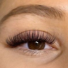 Fature mais de 5 mil reais sendo uma lash designer com esse curso super completo com promoção e bônus!!🥰 lash designer/ alongamento de cílios/ extensão de cílios/ empreendedora Natural Fake Eyelashes, Lash Extensions Makeup, Lash Designer, Eyelash Extensions Styles, Lash Extensions Styles, Beautiful Eyebrows