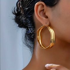 Brand New Women's Chunky Rippled Gold Hoop Earrings Genuine 14k Gold Plated Sterling Silver 2" Size Comfortable & Lightweight Retail Price $300 Buy With Confidence From A Trusted Seller With A 99%+ Feedback Rating! A0174 (Id-1180-) Gold Diamond Hoop Earrings, Striped Earrings, Golden Earrings, Jewelry Accessories Ideas, Accessories Ideas, Diamond Hoop Earrings, Heart Earrings Studs, Wire Earrings, Turquoise Earrings