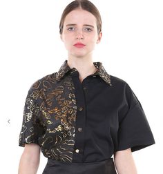 Asymmetric gold foil gold button shirt Model is 5 ft 10 in. Wearing an S/M62323ETD Masculine Shirts, Black And Gold Outfit, Black And Gold Shirt, Black Button Up Shirt, Gold Shirt, Gold Outfit, Shirt Model, Fashion Board, Touch Of Gold