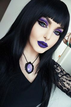 Vampyr Smink, Styl Goth, Skull Clown, Halloween Smink, Witch Ideas, Fete Emo, Rose Shock, Halloween Makeup Witch, Make Up Diy