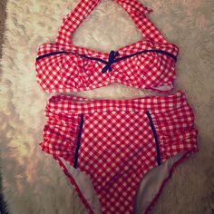 Pin Up Style, High Wasted Bikini. Red Lined Swimwear For Summer, Lined Red Swimwear For Beach Season, Red Lined Swimwear For Beach Season, Red Lined Swimwear For Spring, Lined Red Swimwear For Spring, Red Lined Swimwear For Vacation, Retro White Swimwear For Pool, White Retro Swimwear For Sunbathing, Retro Red Swimwear For Spring