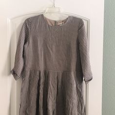 3/4 Sleeve Dress With Pockets! Stripes Are A Light Beige/Gray And Olive Green. It’s Really Cute And Flattering, I Just Ordered The Wrong Size And Was Unable To Return. Casual 3/4 Sleeve Mini Dress For Work, Casual Mini Dress With 3/4 Sleeves For Work, 70s Fashion Dresses, Green It, Abercrombie And Fitch Dresses, Gray Cap, Silk Shift Dress, Full Length Gowns, Maroon Dress