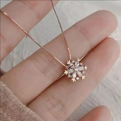 Women Girls Popular Snowflake Shining Crystal Necklace Rhinestone Snow Pendant Necklaces Christmas Party Jewelry With Cubic Zirconia, Sparkling Rhinestone Necklace For Gift, Elegant Snowflake Jewelry For Party, Sparkling Snowflake Jewelry For Gifts, Gold Snowflake Jewelry For Party, Girlfriend Jewelry Gift, Girlfriend Jewelry, Pretty Jewelry Necklaces, Snowflake Necklace