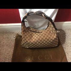 Women’s Authentic Vintage G-G Canvas Gucci Hobo Handbag. Size Is Medium. Brass Gold Hardware Leather Chocolate Brown Straps. In Excellent Condition. Designer Gucci Hobo Bag For Formal Occasions, Elegant Gucci Hobo Bag For Travel, Elegant Gucci Hobo Bag For Everyday Use, Gucci Monogram Canvas Shoulder Bag With Branded Hardware, Chic Gucci Hobo Bag, Chic Gucci Hobo Bag For Daily Use, Gold Gucci Bag For Shopping, Designer Hobo Bag With Gold-tone Hardware For Shopping, Designer Gucci Hobo Bag