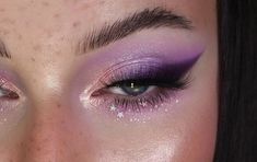 Purple New Years Makeup, Rave Makeup Purple, Purple Makeup Prom, Purple Makeup Looks Prom, Purple Euphoria Makeup, Lilac Makeup Look, Purple Fairy Makeup, Purple Makeup Looks, Gold Makeup Looks