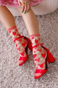 Sock Candy, Strawberry Socks, Moda Pinup, Pretty Socks, Spring And Summer Outfits, Ruffled Socks, Sheer Socks, Sheer Fashion, Socks And Heels