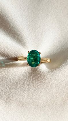 Emerald Ring Design, Green Wedding Rings, Green Diamond Rings, Emerald Ring Vintage, Evening Jewelry, Future Engagement Rings, Emerald Diamond Ring, Dream Engagement Rings