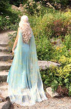 Game of Thrones Daenerys Qarth Dress Blue with Belt and Cape | Etsy Blue Fantasy Dresses For Fantasy Events, Targaryen Gown, Daenerys Blue Dress, Daenerys Qarth, Daenerys Targaryen Qarth, Got Outfits, Geek Outfit, Dunia Disney, Blue Princess Dress