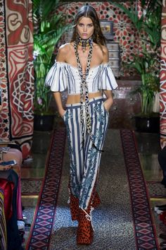 Toni Garrn, Bohemian Dress, Fashion 2017, Spring 2017, Roberto Cavalli, Fashion Week Spring, Primavera Estate, Moda Fashion