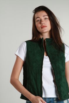 Green Vest Outerwear For Fall, Sleeveless Green Outerwear For Fall, Green Sleeveless Vest Outerwear, Green Winter Workwear Vest, Winter Workwear Green Vest, Fitted Green Vest Outerwear, Fitted Green Vest For Fall, Green Vest Outfit, Black Shirt Outfit