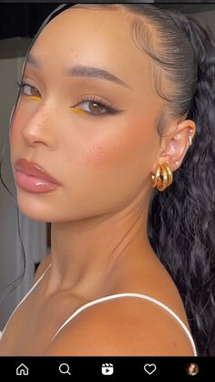 Mocha Makeup, Makeup For Hooded Eyelids, Siren Eyes, Yellow Eye Makeup, Brown Girls Makeup, Yellow Makeup, Natural Beauty Makeup, Cute Eye Makeup, Fall Makeup Looks