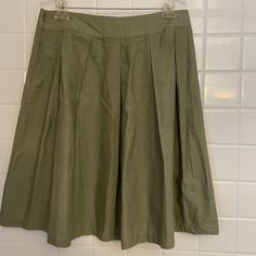 Nwt Connection 18 Skirt Size L. Pleated Skirt With Side Zipper. 100% Cotton Machine Wash. Pleated Cotton Midi Skirt, Green A-line Bottoms For Spring, Green A-line Spring Bottoms, Short Cotton Lined Skirt, Short Cotton Skirt With Lining, Cotton Skirted Bottoms For Work, Green A-line Lined Skirt, Green Summer Skirt With Pleated Hem, Spring Cotton Knee-length Pleated Skirt