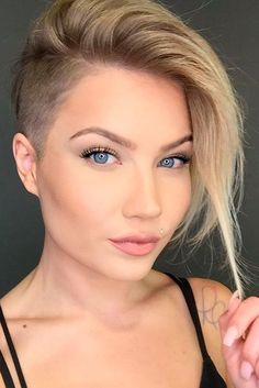 30 Stunning Short Hair With Layers Ideas - Glamour Corner Undercut Hairstyles Women, Undercut Styles, Half Shaved, Long Pixie Cuts, Short Hair Undercut, Undercut Hairstyles, Fade Haircut, Shaved Hair