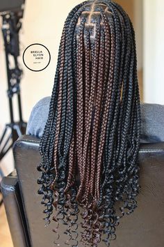 Black Hairstyles Box Braids, Medium Curly Ends Knotless Braids, Black Braids For School, Knotless Braid With Curly Ends, Box Braids Hairstyles Black And Brown, Peek A Boo Braids Brown, Braids For Black Women Back To School, Knotkess Braids For Black Women, Black And Brown Peekaboo Braids With Curls