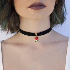 Velvet choker with adjustable extension chain  *18K Gold Plated *Handmade in Los Angeles Kalung Choker, Cute Choker Necklaces, Stile Harry Potter, Vestiti Edgy, Rose Choker, Velvet Rose, Dainty Diamond Necklace, Chocker Necklace, Diamond Solitaire Necklace