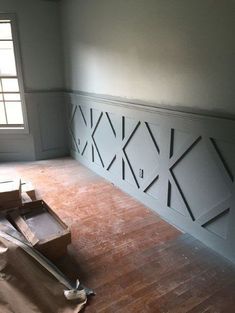 an empty room with hard wood flooring and white paint on the wall behind it